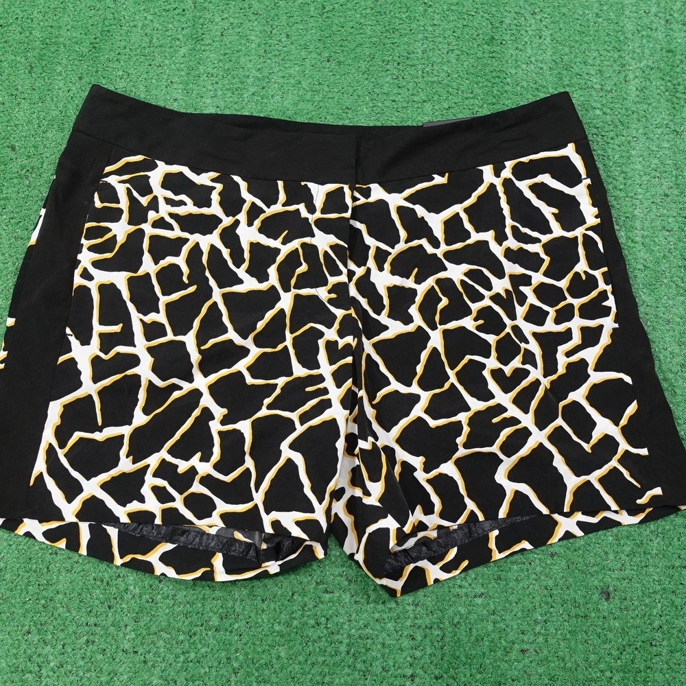 New! Worthington Shorts Womens 14 Black Gold Giraffe Animal Print Slim Fit